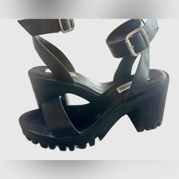 STEVE MADDEN Women’s Lug Heel Black Sandal - size 8 - Picture 2 of 5